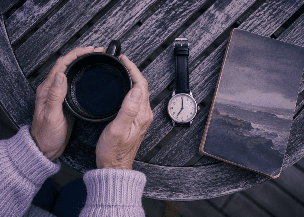 woman's hands holding black coffee during 16:8 intermittent fasting morning window